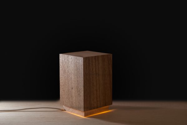 Madeira Design Marcenaria - Luminária de mesa obturador